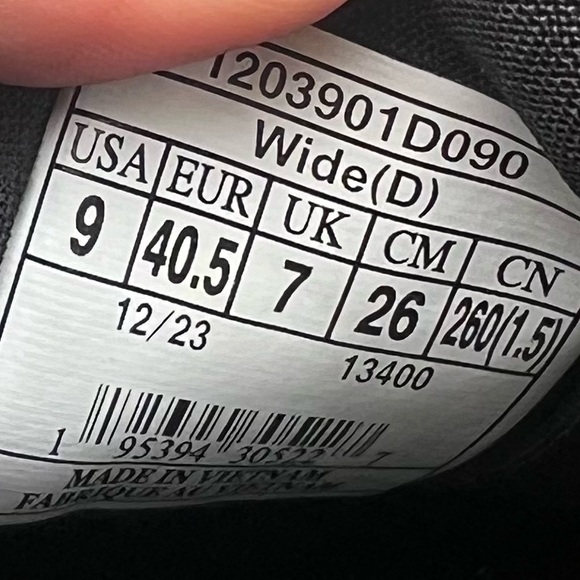 Shoes - Picture 7 of 12